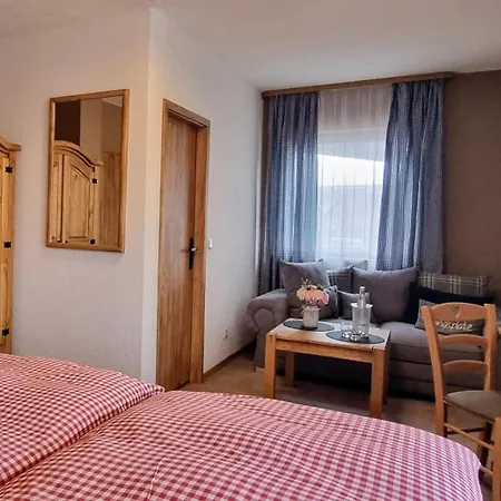 Waldhotel Am Turm شقة